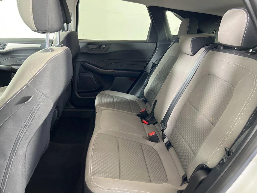 Used 2022 White Metallic Ford SE image 25