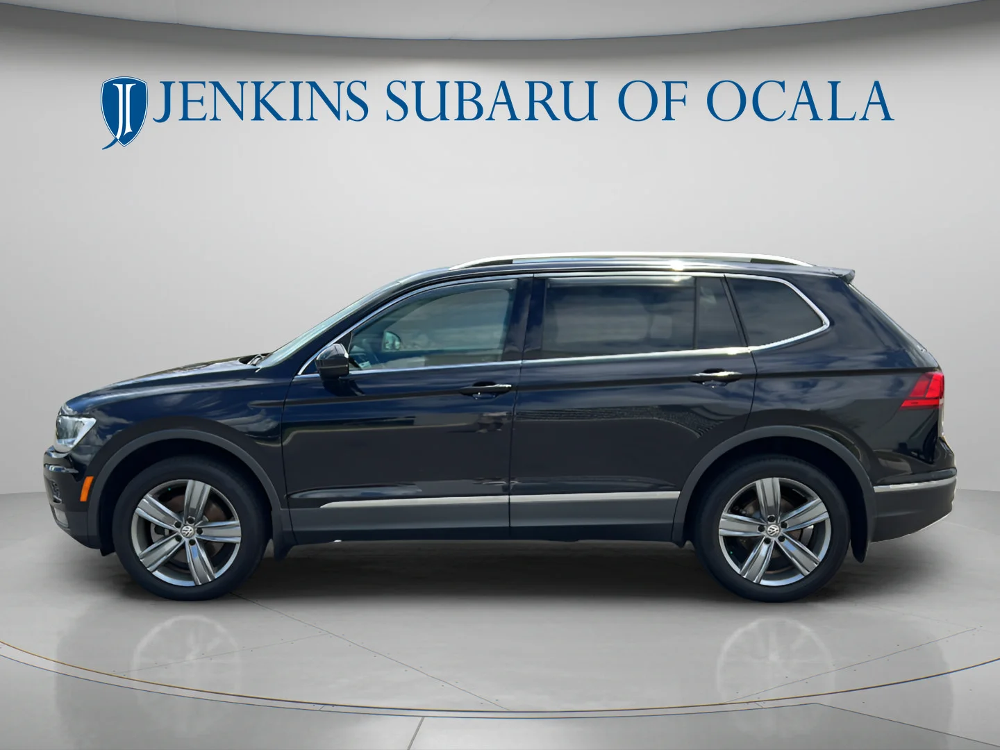 Used 2020 Deep Black Volkswagen SEL image 7