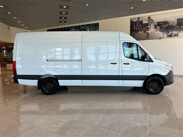New 2026 Arctic White Mercedes-Benz Cargo 170 WB image 36