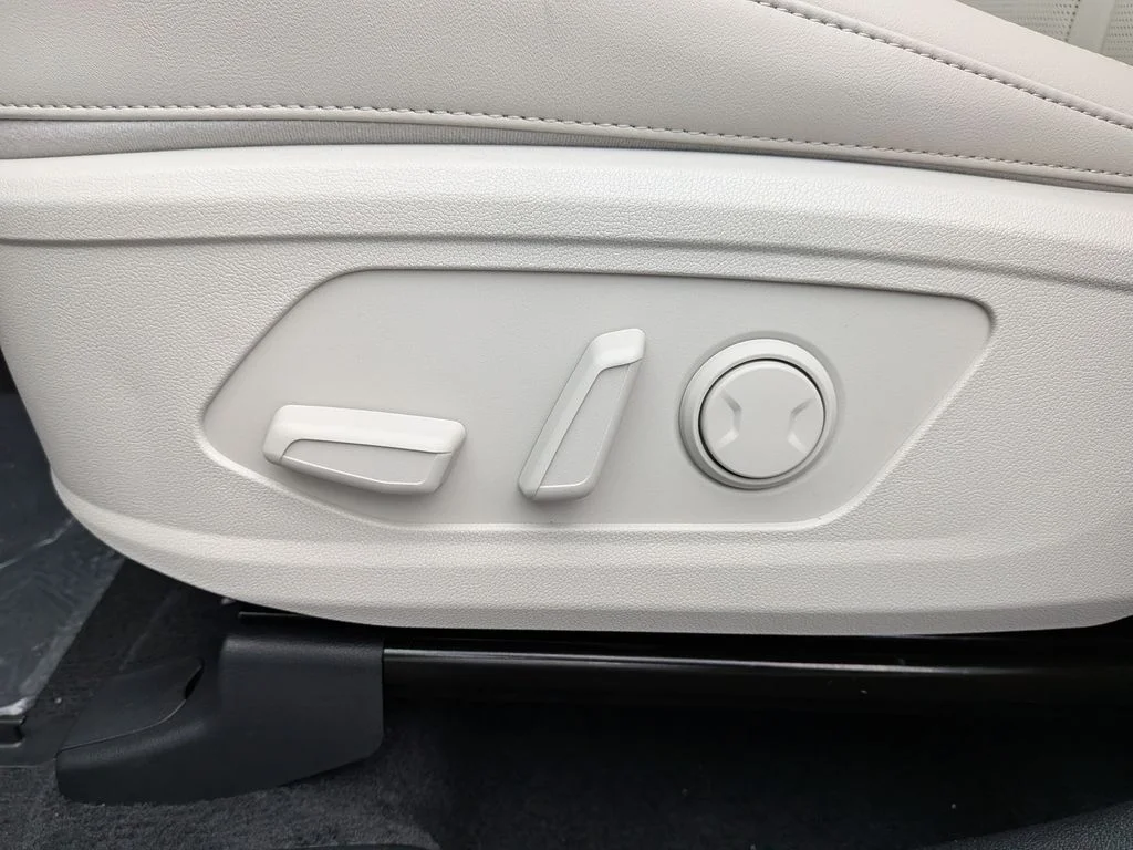 New 2026 White Pearl Kia EX image 14