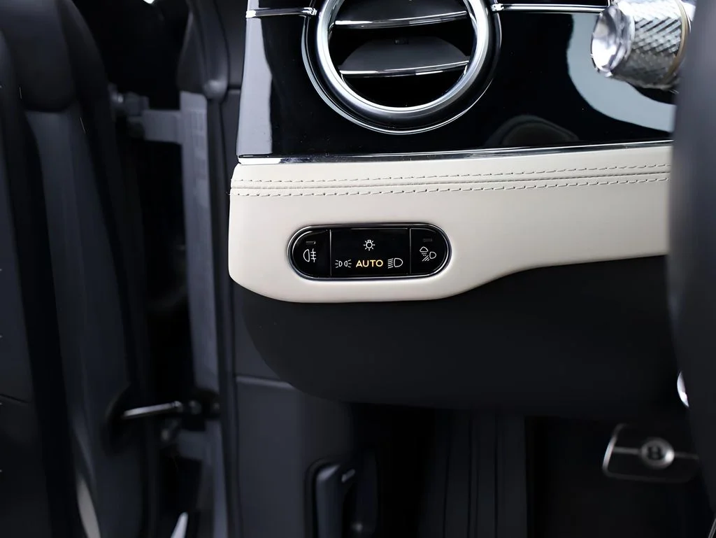 Used 2022 Cambrian Gray Metallic Bentley V8 image 37