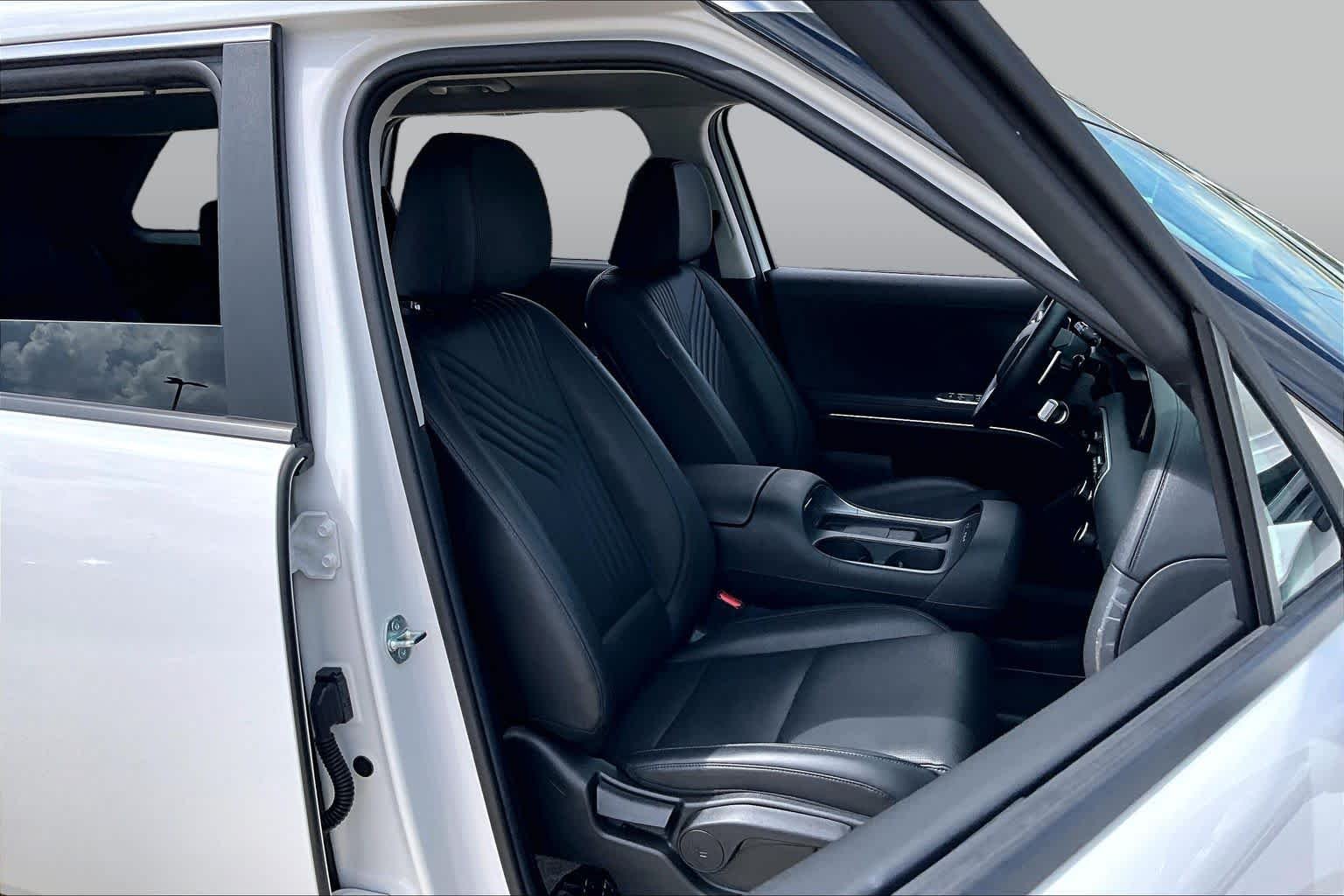 Used 2026 Creamy White Pearl Hyundai SEL 7P image 9