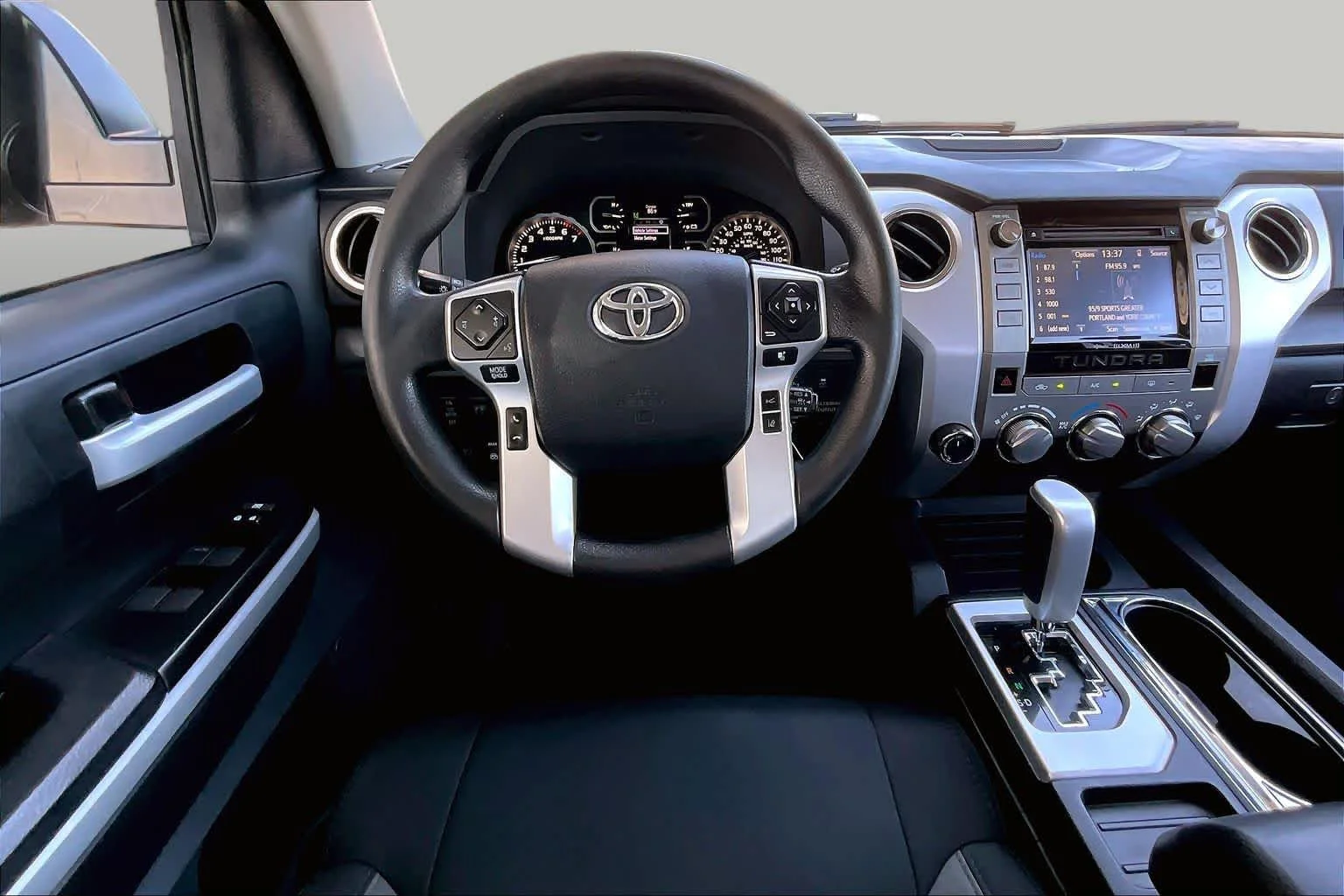 Used 2018 Cement Toyota SR5 image 7