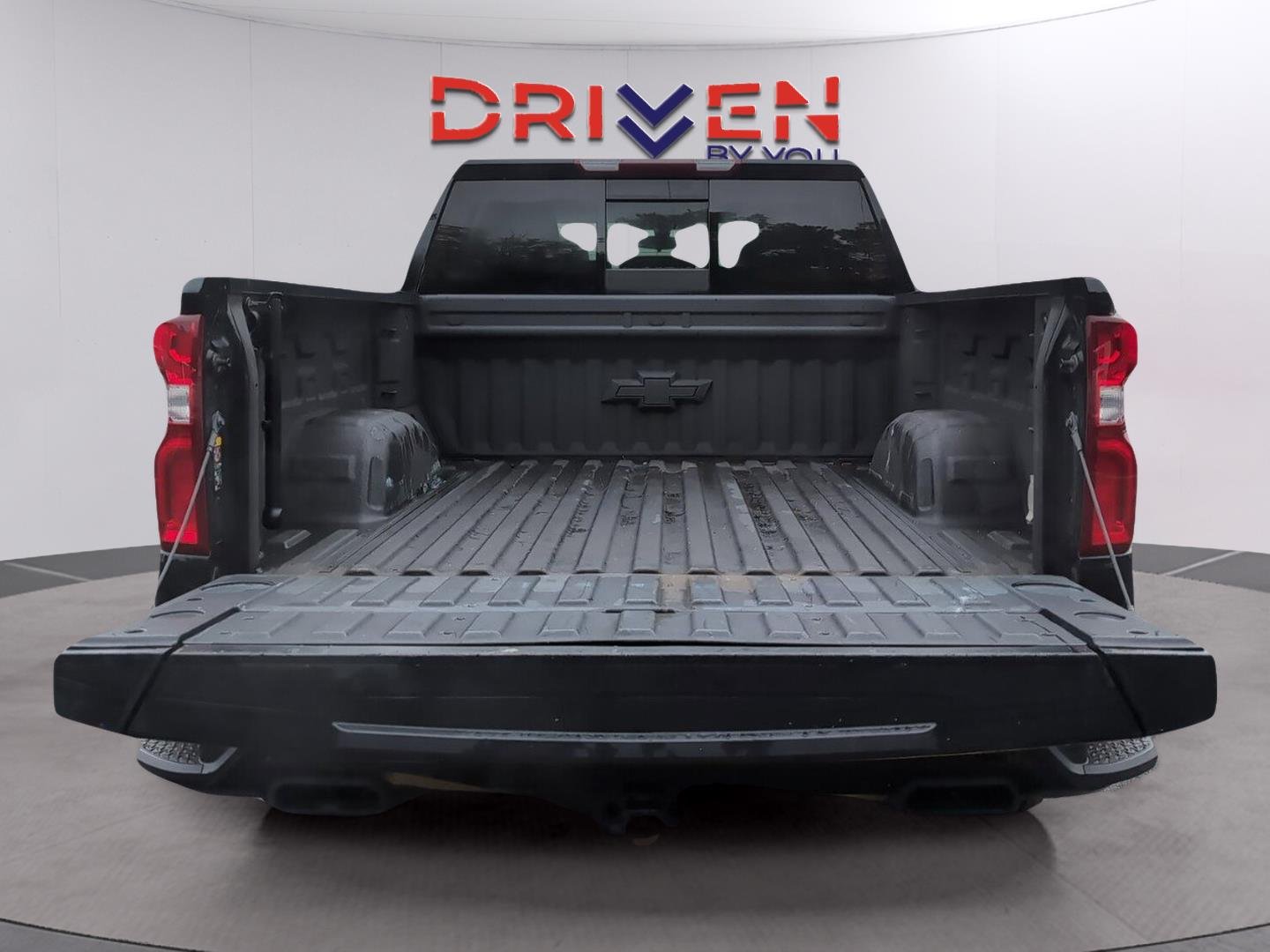 Used 2022 Black Chevrolet RST image 9