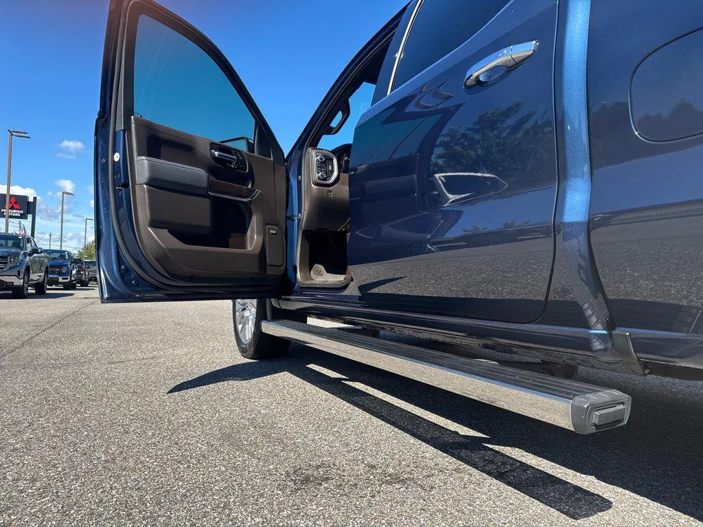 Used 2022 Pacific Blue Metallic GMC 