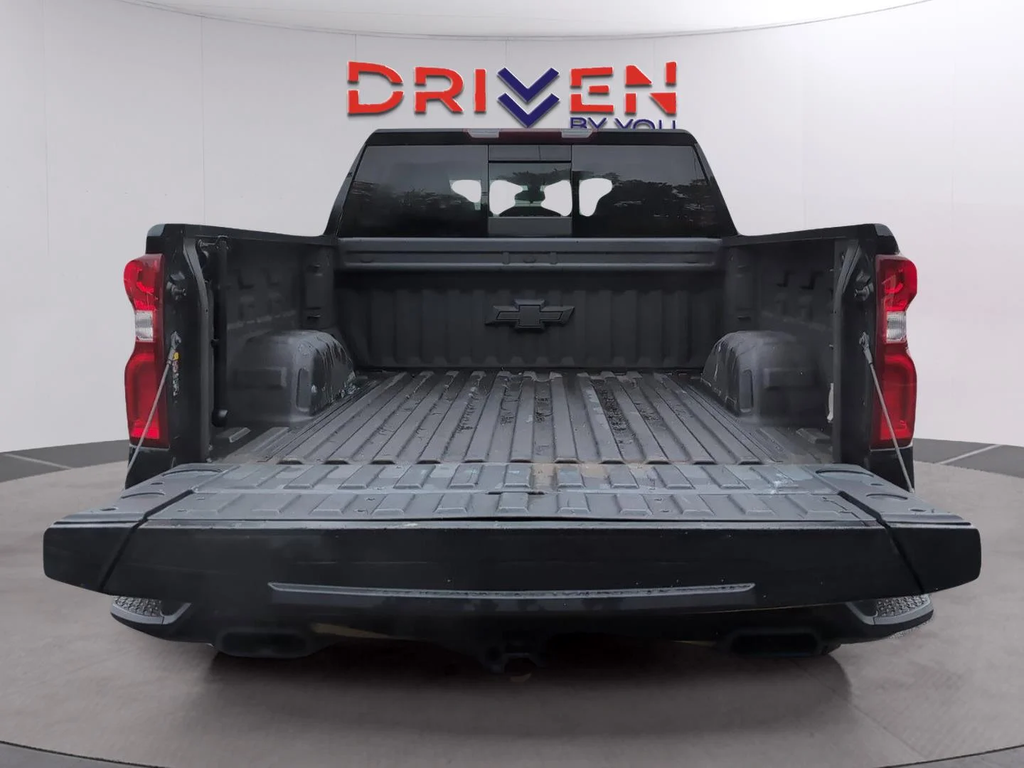 Used 2022 Black Chevrolet RST image 9