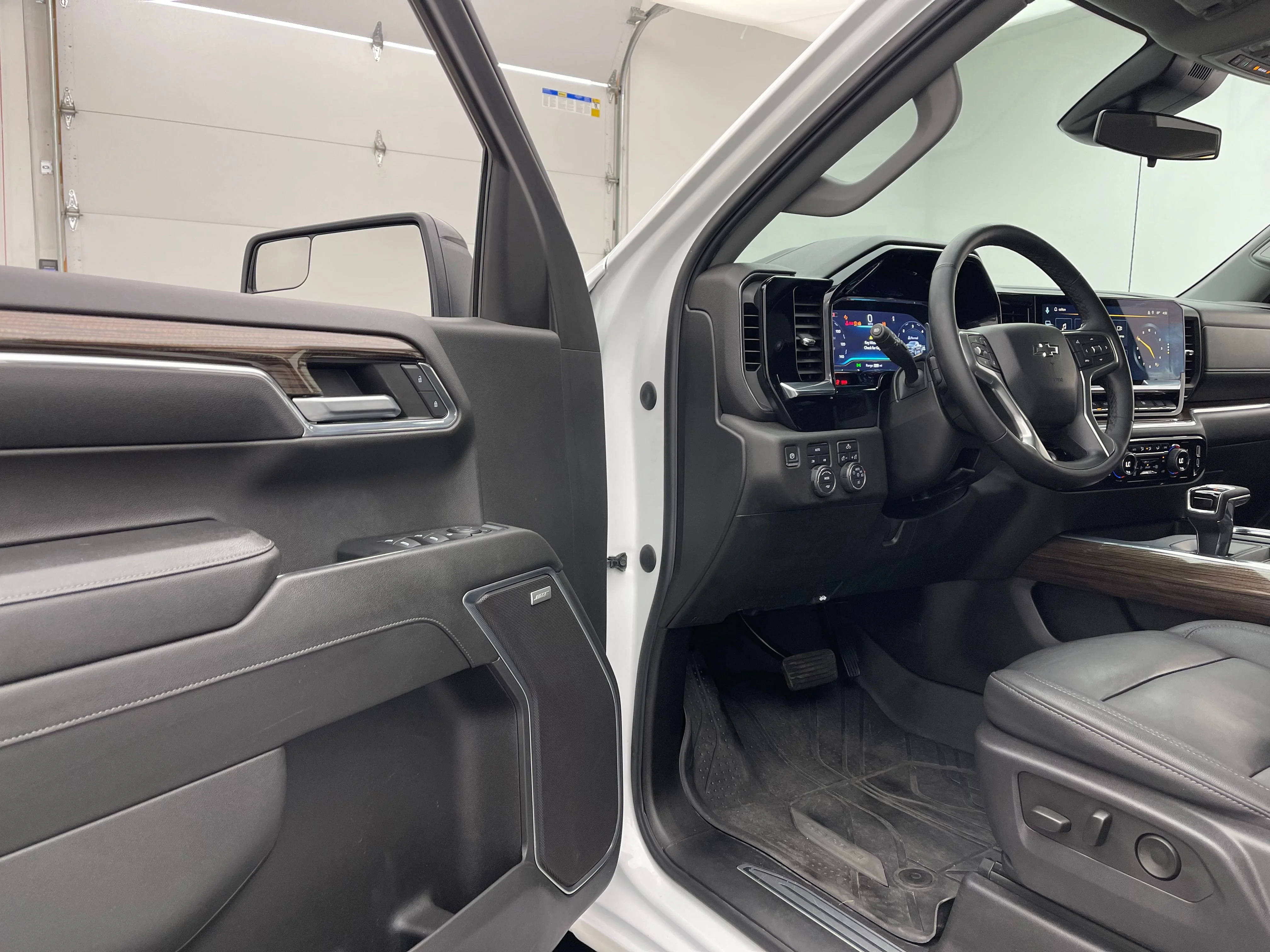 Used 2024 Summit White Chevrolet RST image 14
