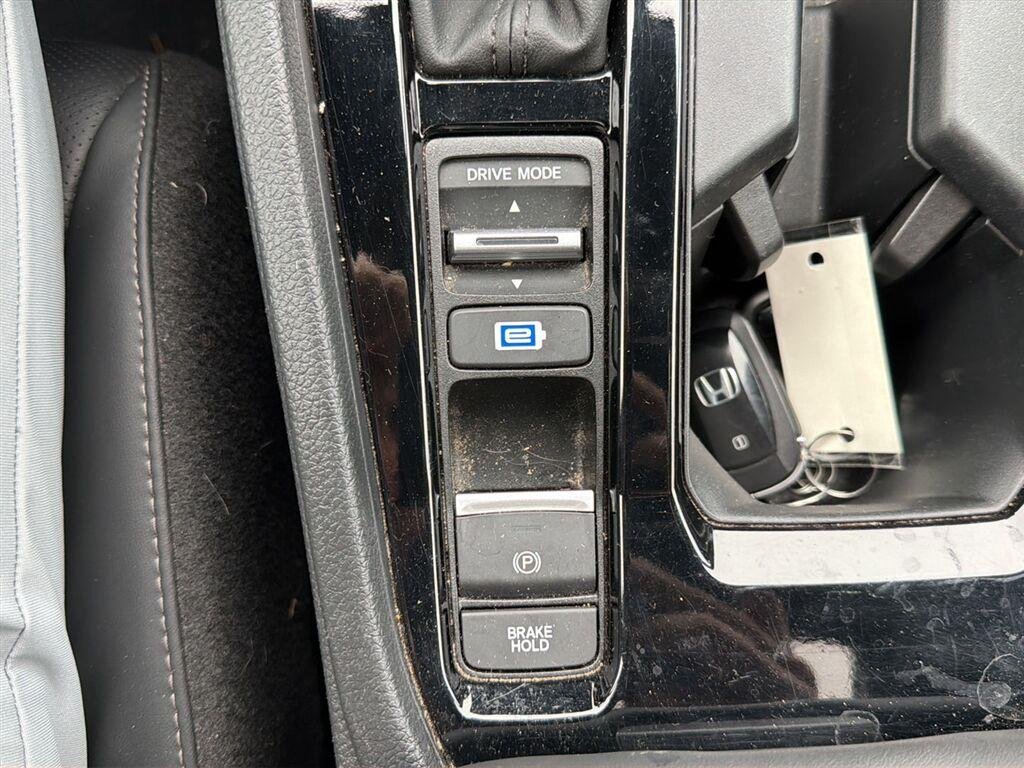 Used 2025 Urban Gray Pearl Honda Sport-L image 18