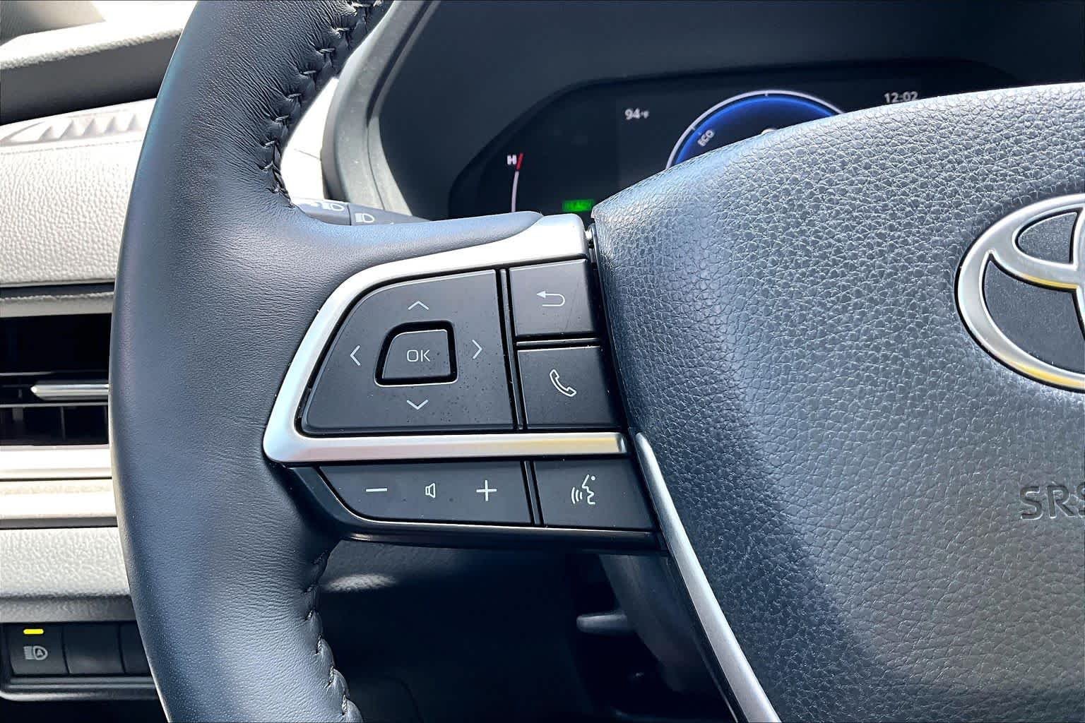 Used 2024 Wind Chill Pearl Toyota Hybrid XLE image 24