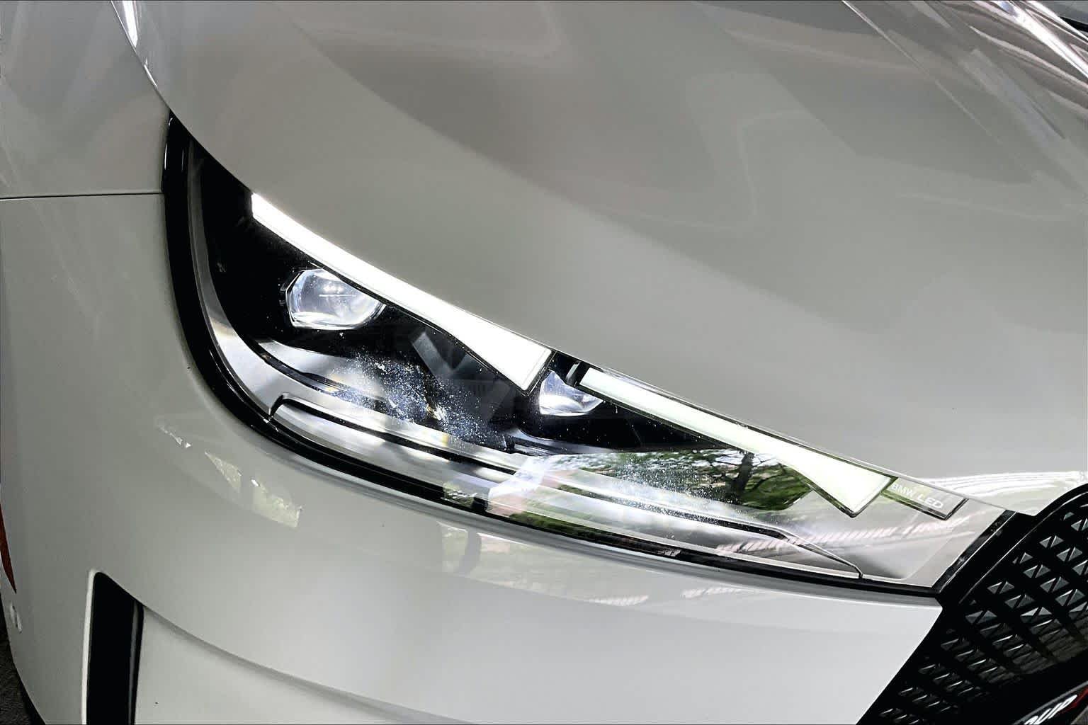 Used 2024 Alpine White BMW xDrive50 image 27