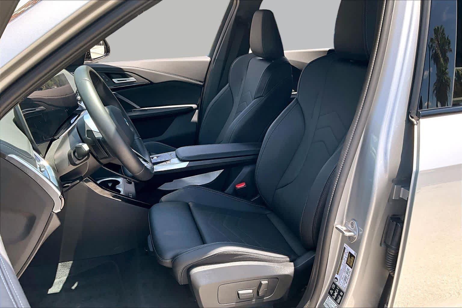 Used 2026 Space Silver Metallic BMW xDrive28i image 7