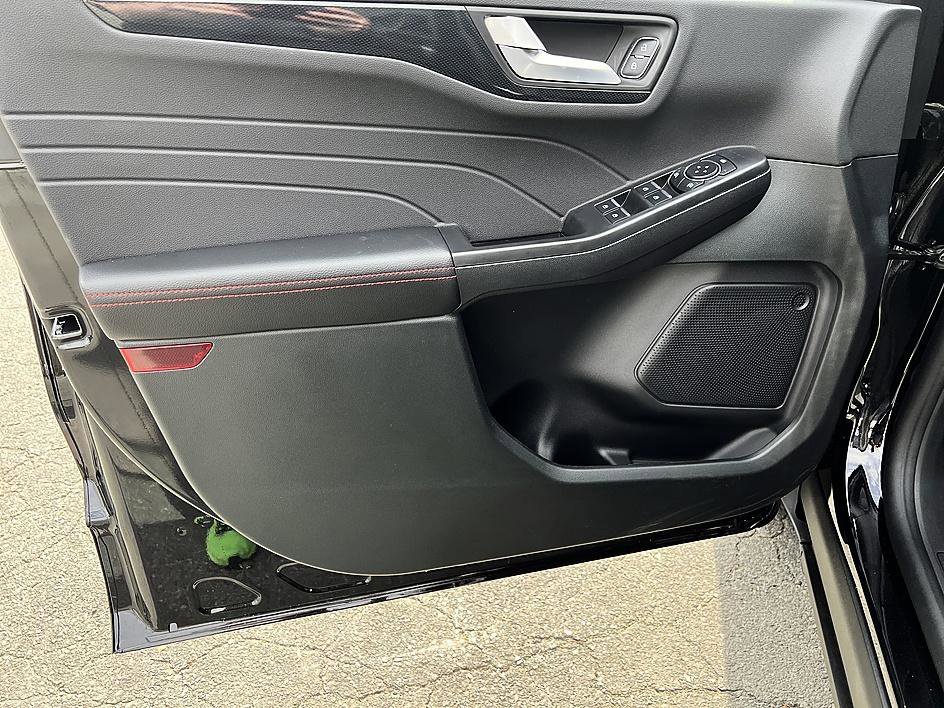 New 2026 Agate Black Metallic Ford ST-Line Select image 9