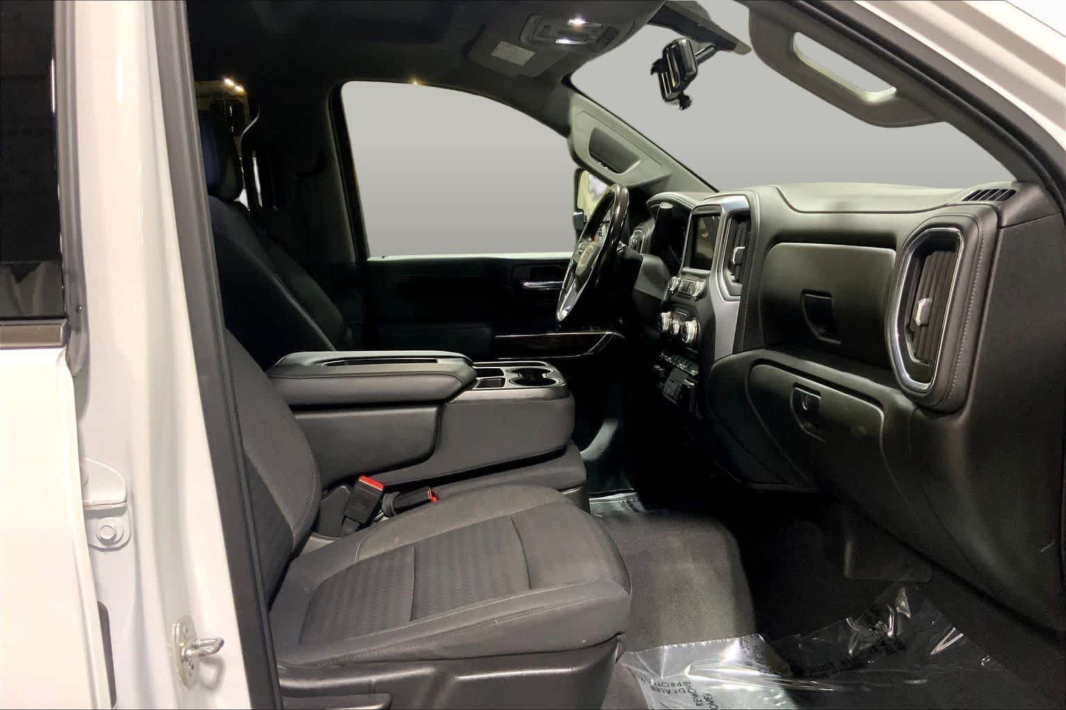 Used 2022 Summit White GMC SLE image 9