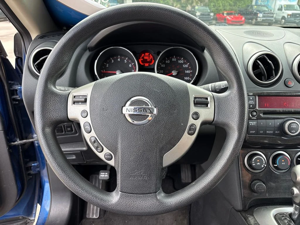 Used 2009 Blue Nissan SL image 23