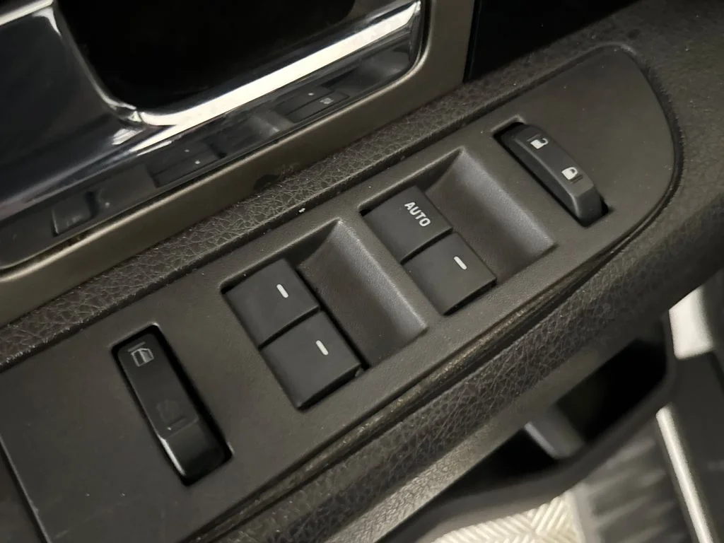 Used 2010 White Ford XLT image 17