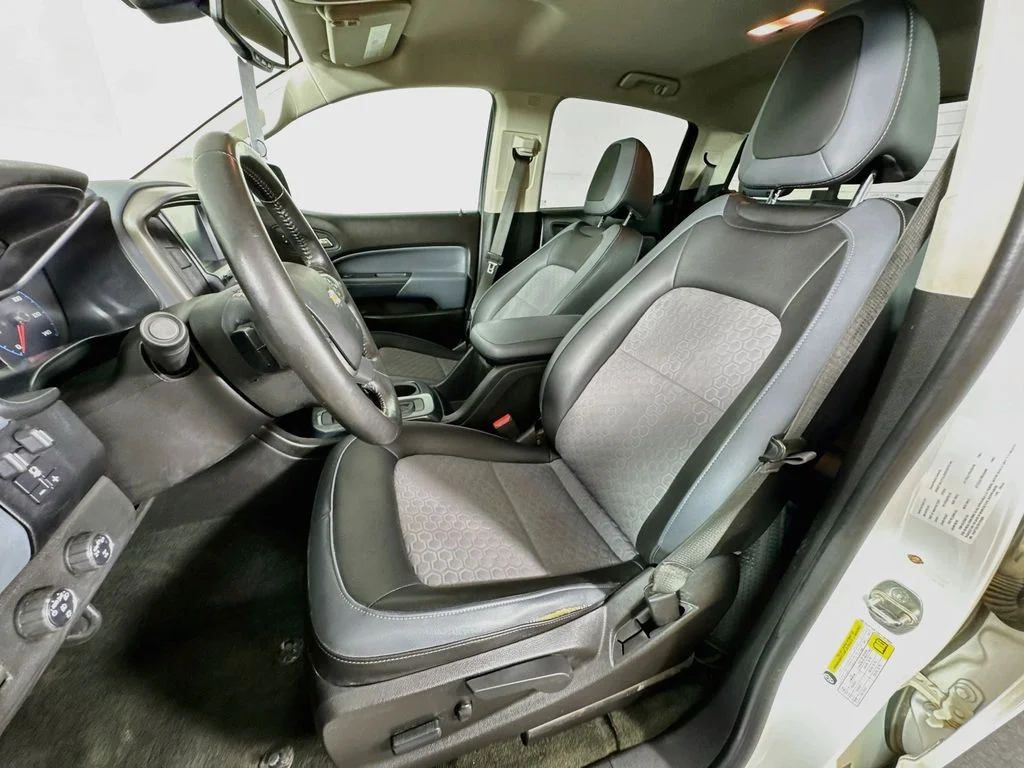 Used 2017 White Chevrolet Z71 image 25