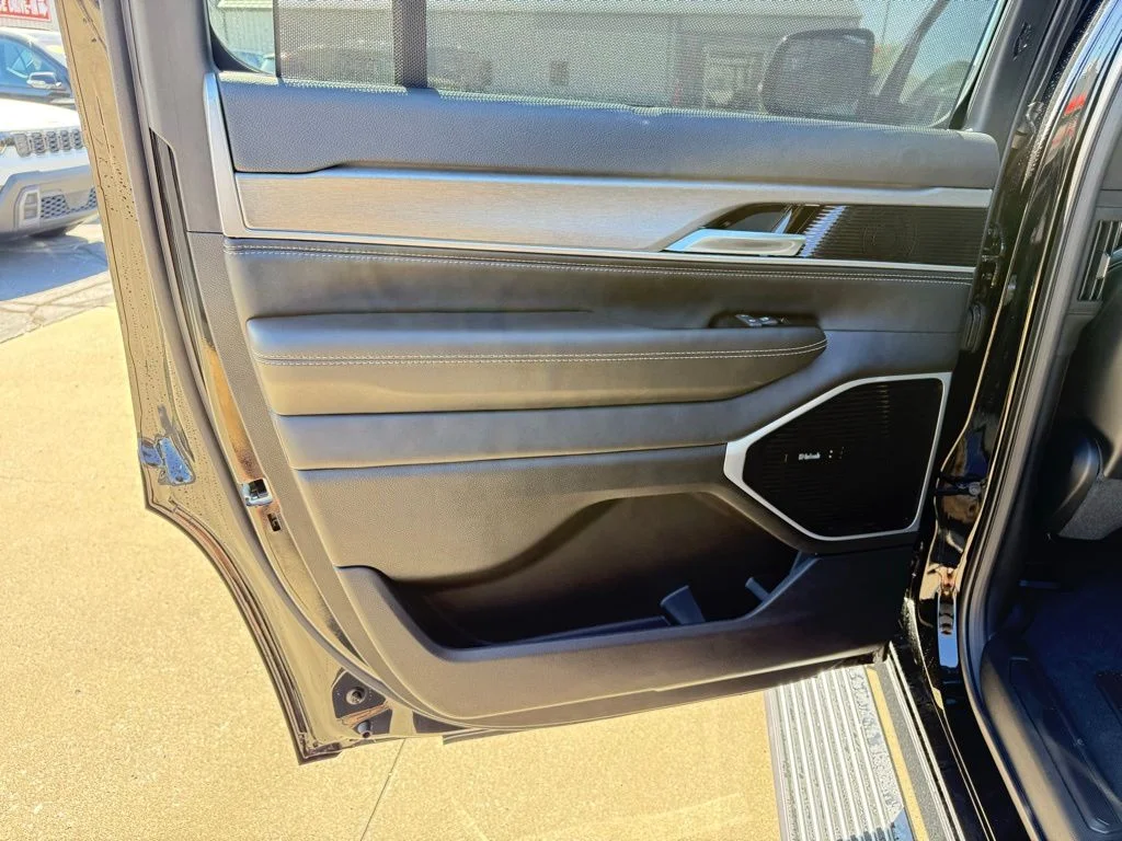 New 2026 High Gloss Black Exterior Paint Jeep Limited Reserve image 23