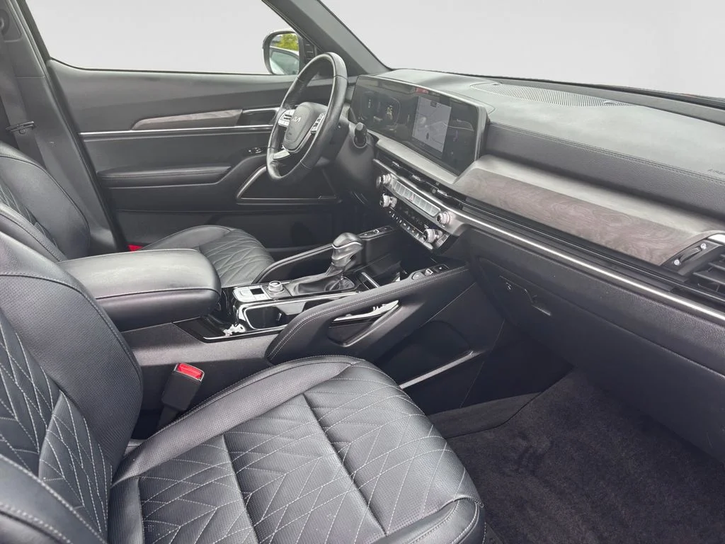 Used 2024 Black Kia EX X-Line image 35
