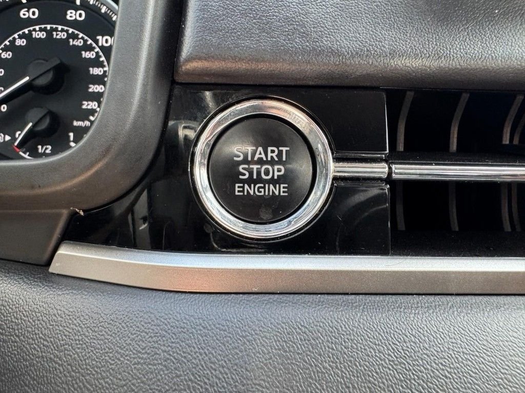 Used 2022  Mitsubishi SEL image 23
