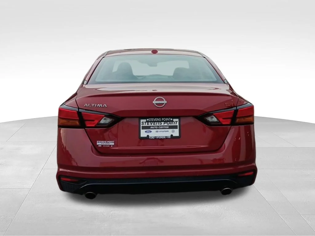 Used 2025 Scarlet Ember Nissan 2.5 SR image 5
