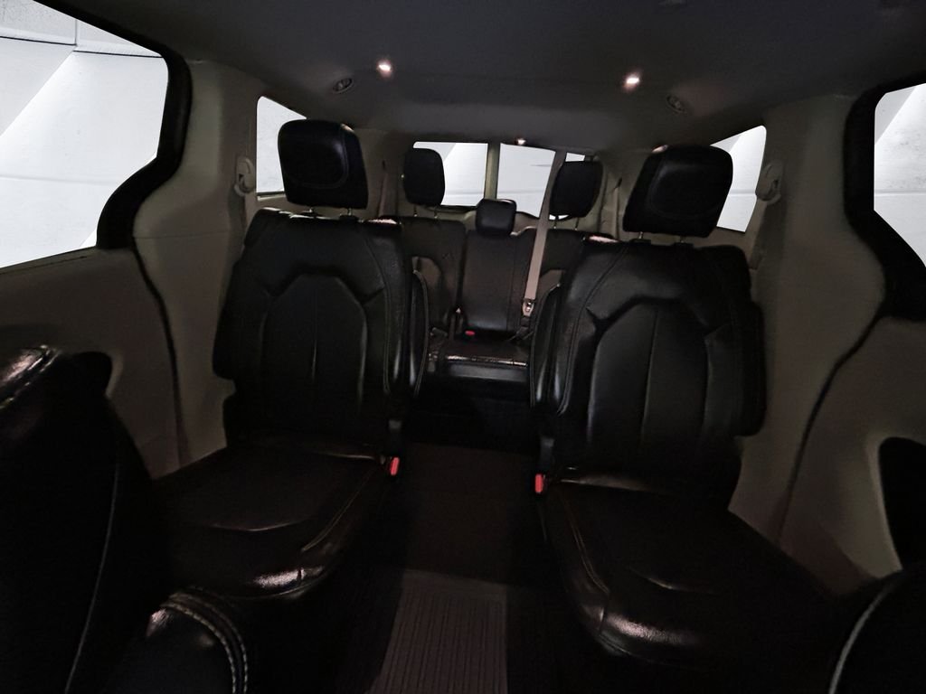 Used 2022 White Chrysler Touring L image 18