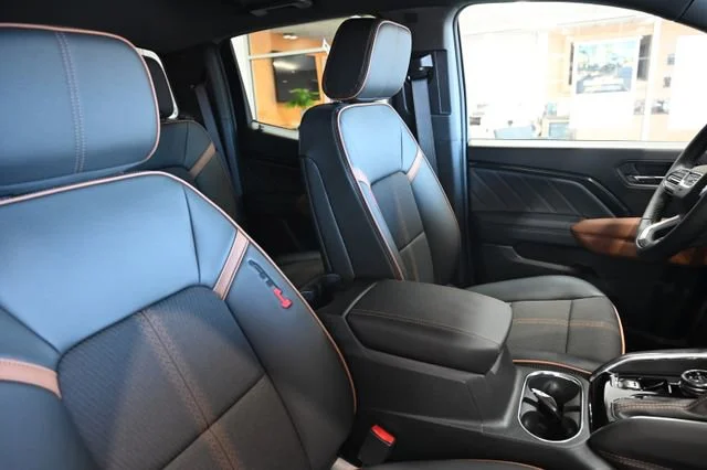 2026 GMC Canyon AT4 - Photo 10