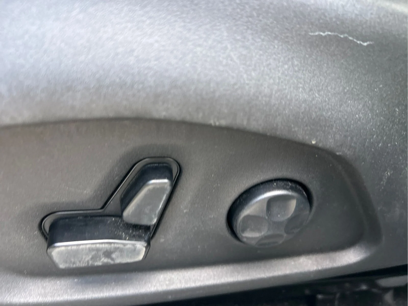 Used 2020 White Clearcoat Jeep Latitude image 26