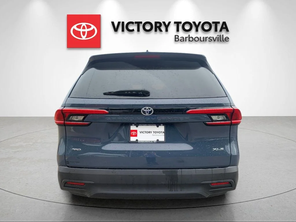 Used 2024 White Toyota XLE image 4