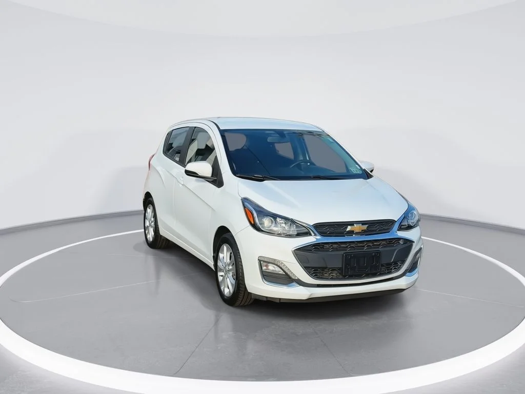 Used 2021 White Chevrolet 1LT image 3