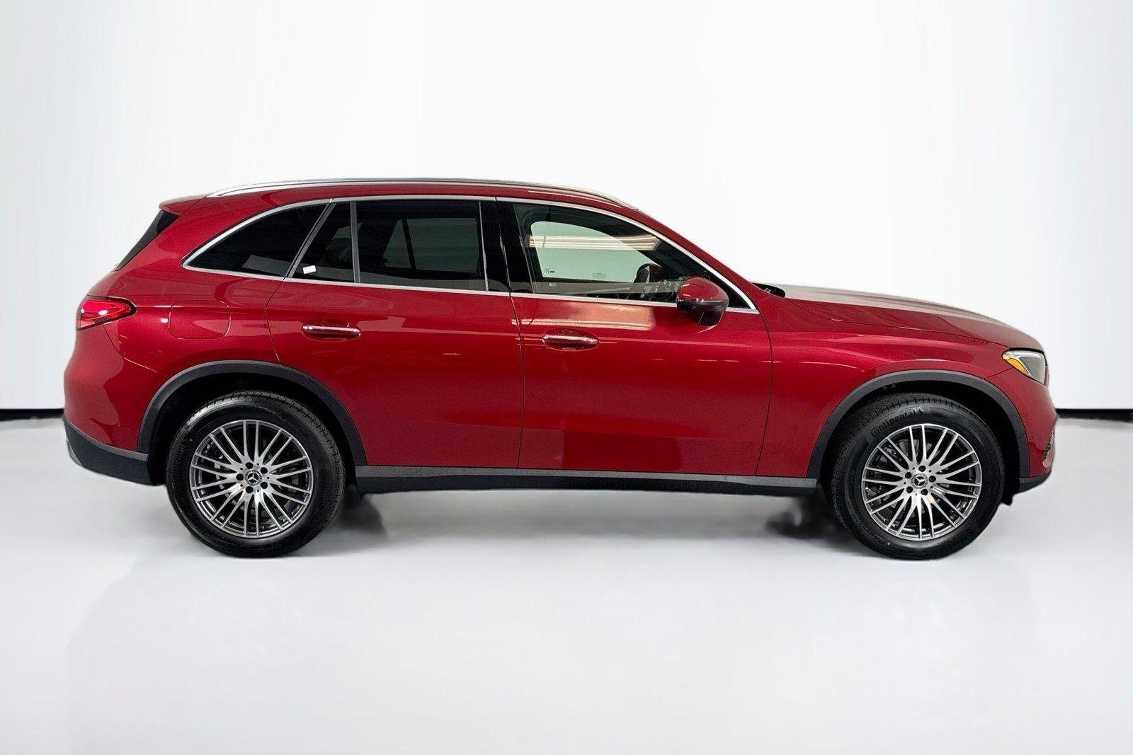 New 2026 Manufaktur Patagonia Red Metallic Mercedes-Benz GLC 300 image 4