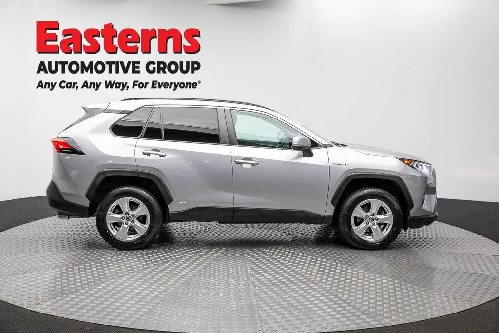 Used 2021 Silver Toyota XLE image 4