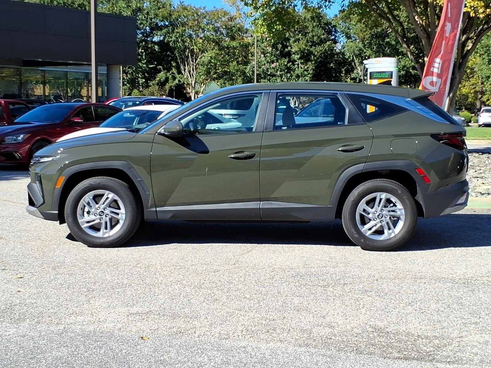 Certified Used 2025 Rockwood Green Hyundai SE image 3