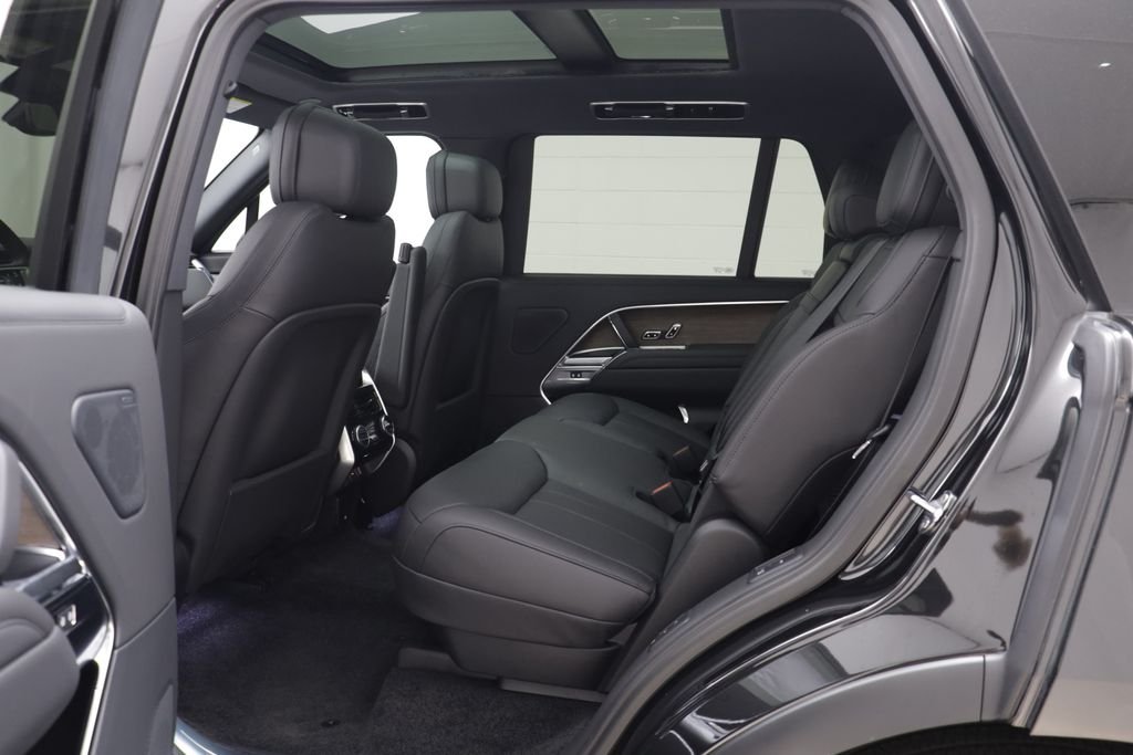 New 2026 Santorini Black LAND ROVER SE 7 Seats image 15