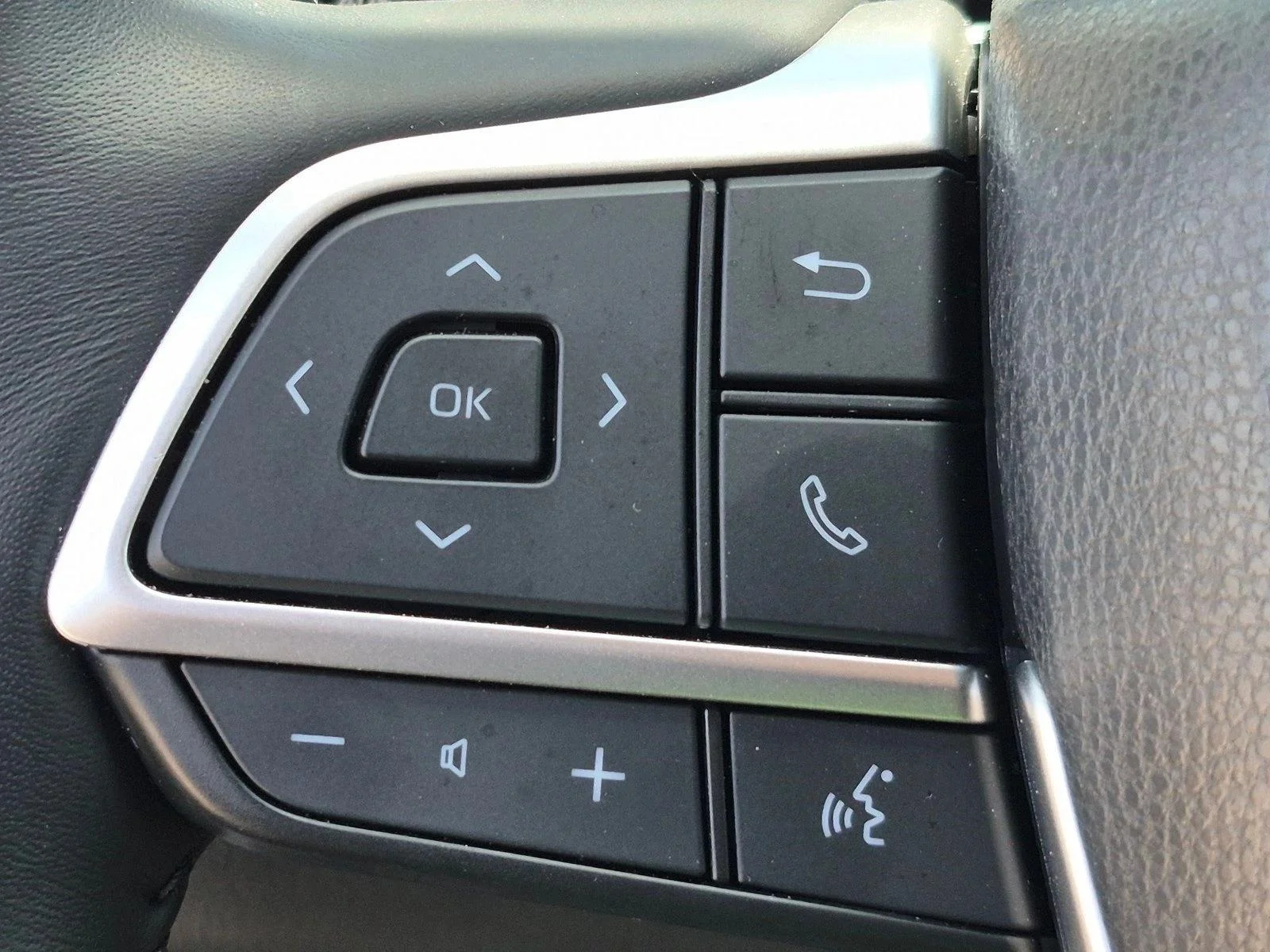 Used 2025 Gray Toyota Platinum image 13