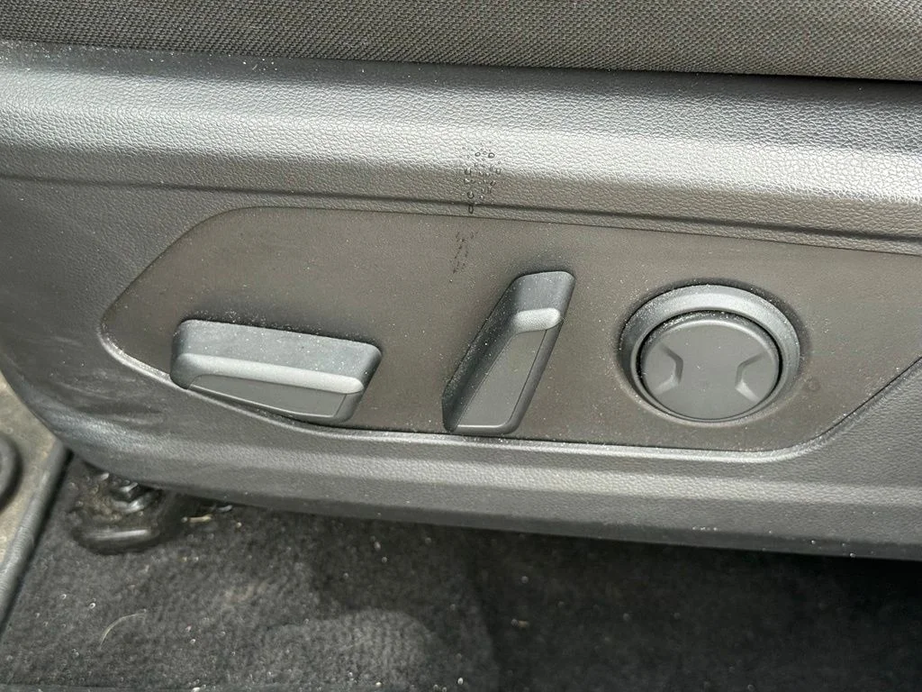 Used 2022 Silver Hyundai SEL image 13