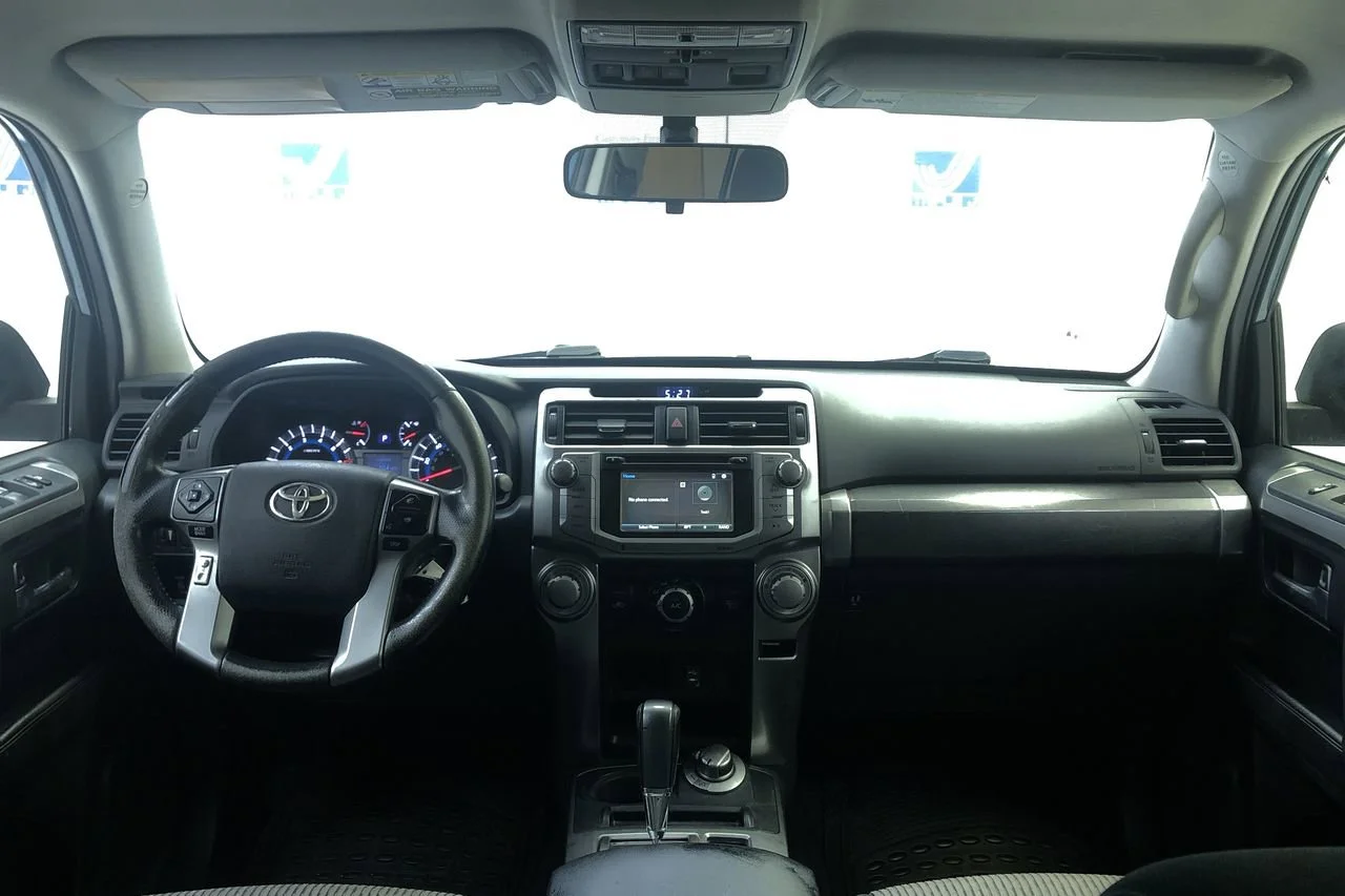 Used 2014 Nautical Blue Pearl Toyota SR5 image 10