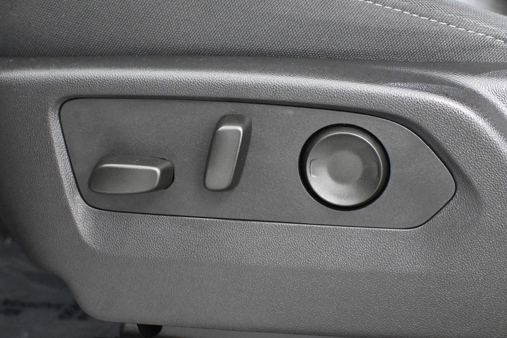 Used 2025 White GMC Elevation image 27
