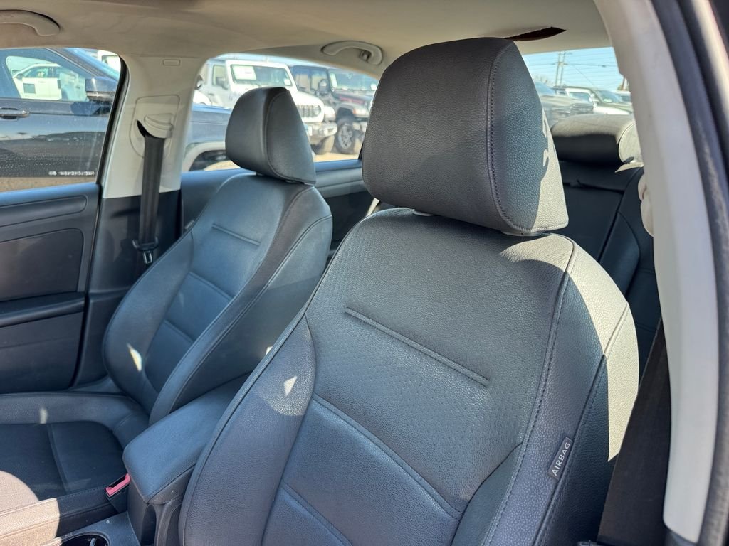 Used 2012 Beige Volkswagen 2.5L SE image 21