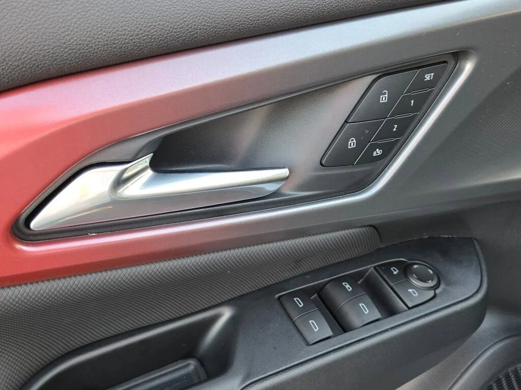 2025 Chevrolet Equinox EV RS - Photo 20