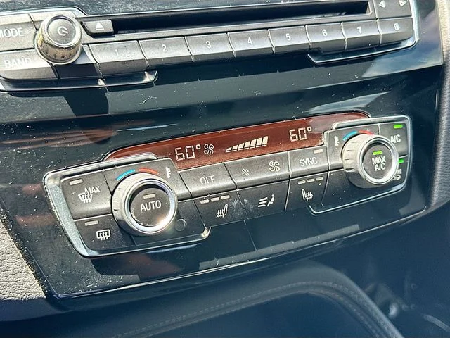Used 2019 White BMW sDrive28i image 16