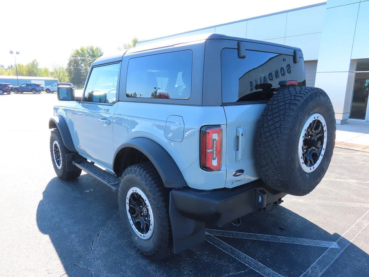 Used 2023 Cactus Gray Ford Outer Banks Advanced 4x4 2dr SUV image 7