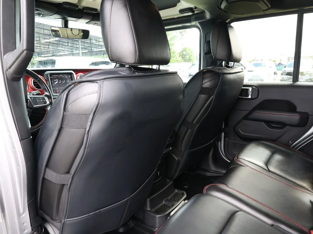 Used 2020 Silver Jeep Unlimited Rubicon image 16