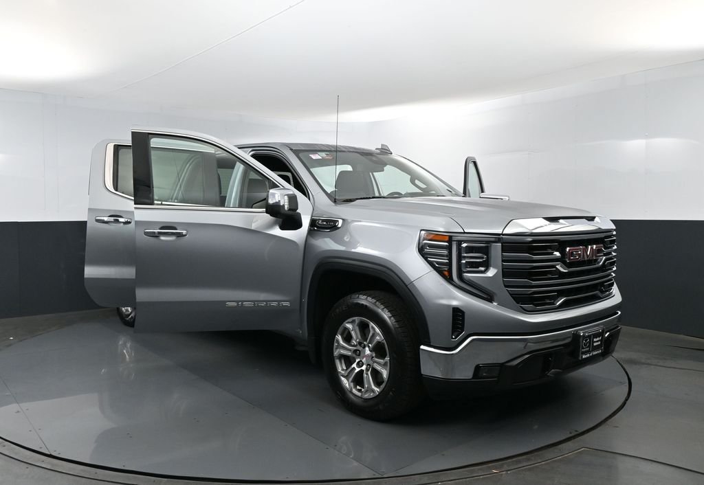 Used 2025 Silver GMC SLT image 26