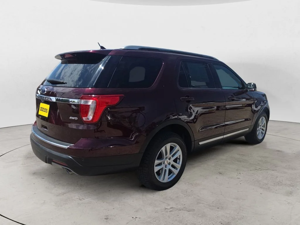 Used 2018 Red Ford XLT image 5