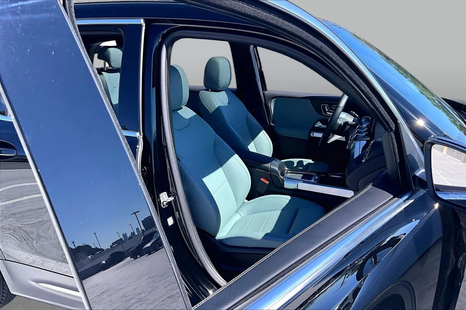 Used 2026 Night Black Mercedes-Benz GLB 250 image 9