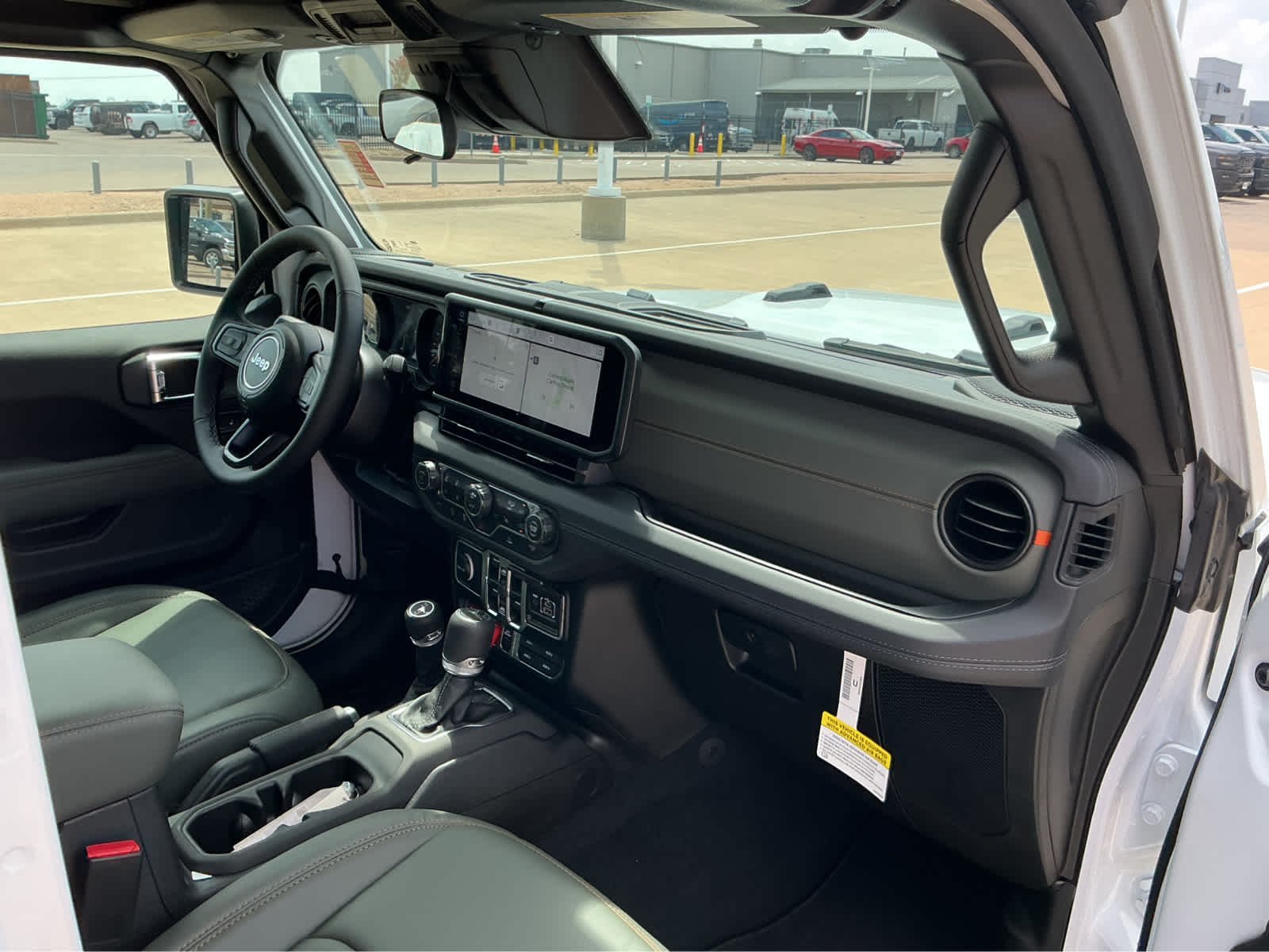 New 2026 Bright White Clear-Coat Exterior Paint Jeep Mojave image 21