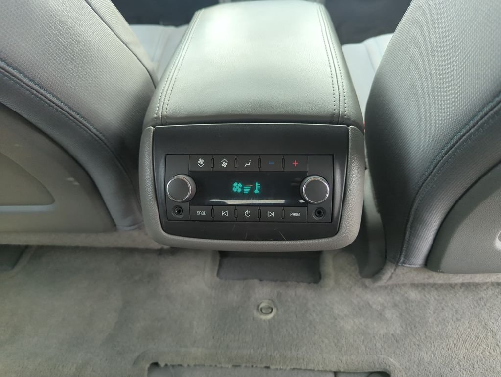 Used 2015 Silver Chevrolet 2LT image 33