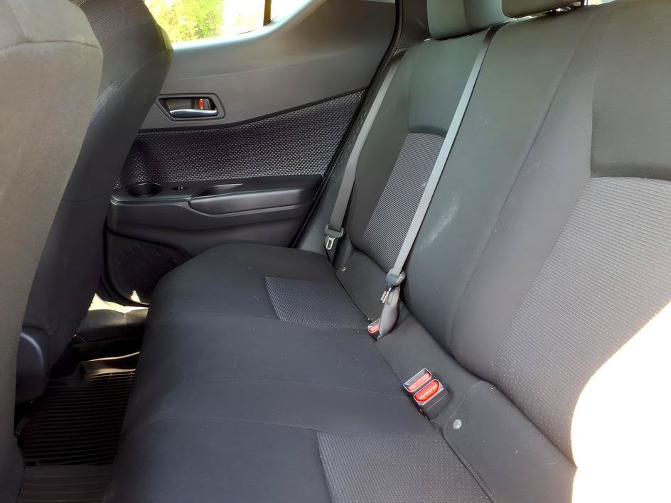 Used 2018 Blizzard Pearl Toyota XLE image 12