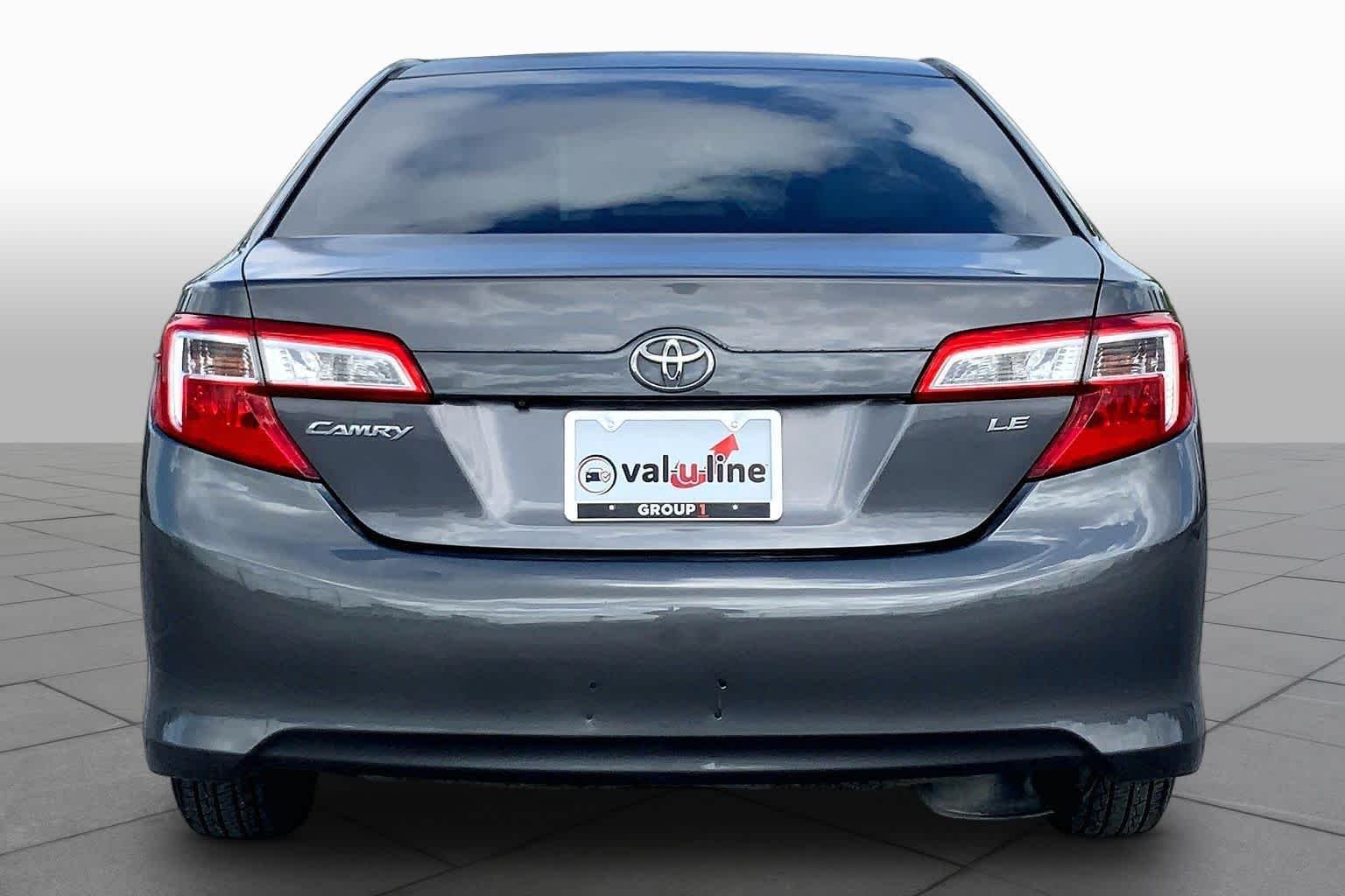 Used 2014 Magnetic Gray Metallic Toyota LE image 5