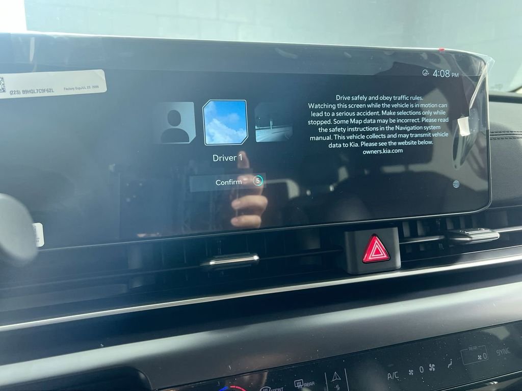 New 2026 Snow White Pearl Kia LXS image 25
